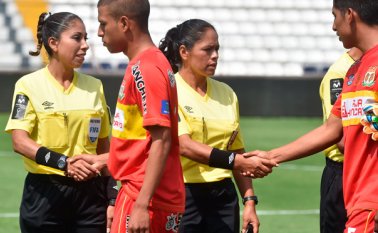 De las 209 federaciones de fútbol, 60 no tienen en sus filas árbitra alguna, es decir, el 28,7% del total, de acuerdo con los datos de la Fifa. AFP