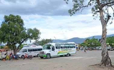 Hasta 20 buses parquean diariamente en el parque de Los Redentoristas. Archivo