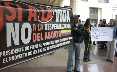 La gran mayoría de procedimientos se siguen realizando ilegalmente y en sitios no autorizados. Colprensa