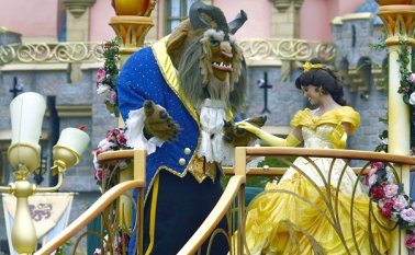 'La Bella y la Bestia' ha cautivado a generaciones con su historia y sus personajes. AFP