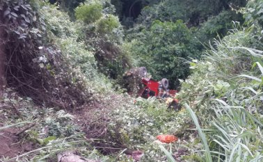 Este es el abismo en el que rodó el veículo. Juan Carlos Rojas Peñaranda