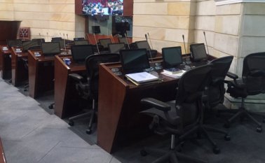 Una de las primeras muestras de su resistencia civil la dio ayer el uribismo al no asistir a la plenaria del Senado para aprobar un proyecto que le urge al Gobierno. Tomada de Twitter