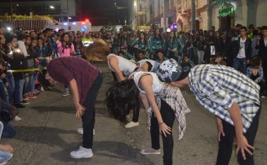 Con la puesta en escena Viaje sin Regreso empezó la intervención cultural en la Plazuela Almeyda de Pamplona. Roberto Ospino
