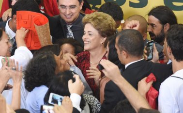 Si se cumplen las previsiones, el pleno del Senado votará en favor del proceso de destitución (impeachment) de Rousseff. AFP
