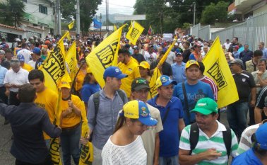 La sociedad civil del estado Táchira se movilizaron este miércoles hasta la sede del CNE en San Cristóbal. Cortesía