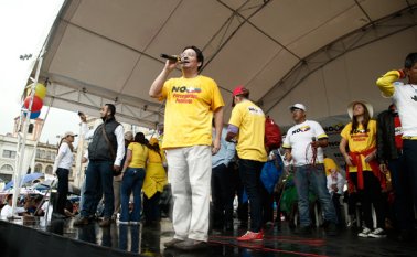 Los uribistas tienen contemplado liderar movilizaciones sociales y un proceso de recolección de firmas en todo el país para recoger el sentir de aquellos colombianos que no están de acuerdo con los diálogos de paz de La Habana. Archivo