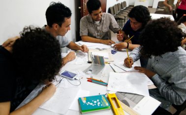 En el auditorio del área cultural Jorge Gaitán Durán del Banco de la República se cumplió el taller de mini cuentos, dictado por el poeta cucuteño Saúl Gómez Mantilla. Obando