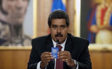 Nicolás Maduro extendió este jueves el decreto de emergencia económica en Venezuela. Archivo