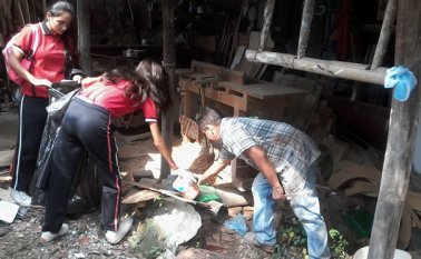 Las autoridades invitan a que se sigan lavando tanques y evitando dejar depósitos de agua limpia a la intemperie. Suministrada