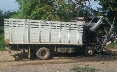 La incineración del camión se registró frente al pozo petrolero Tibú 128. Cortesía
