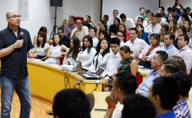 Paul Capriotti, invitado por la Universidad Libre, se reunió con empresarios, estudiantes y docentes de Cúcuta, para hablar sobre la importancia de la comunicación en la competitividad empresarial. Obando