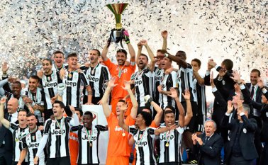 La goleada fue más fácil por el hecho de que la Sampdoria se quedó con 10 hombres al cuarto de hora del partido. AFP