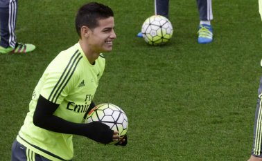 El Manchester United habría ofrecido una oferta económica por James Rodríguez. AFP