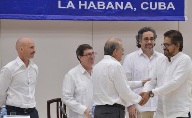 Las Farc se comprometen a entregar la información disponible sobre los menores de 15 años que saldrán próximamente de los campamentos. Archivo