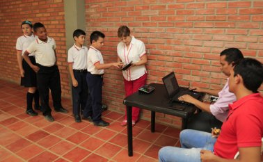El sistema biométrico funciona solo en las instituciones educativas que están conectadas a la internet.   Cortesía