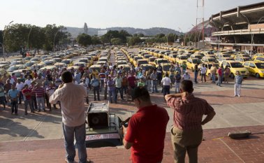 Los taxistas de la ciudad asociados a Asoempresas se reunirán el viernes en la avenida Sexta con calle 14 para concretar puntos para la reestructuración del gremio. Archivo