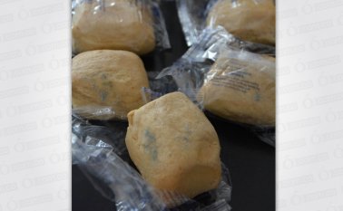 Estos son los panes con moho que eran suministrados a los niños de la escuela José Antonio Galán. Roberto Ospino