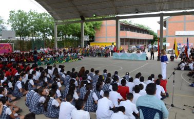 Los pequeños recibieron la visita de una delegada del Ministerio de Educación quien reconoció el esfuerzo donando un Video Beam. Rodrigo Sandoval