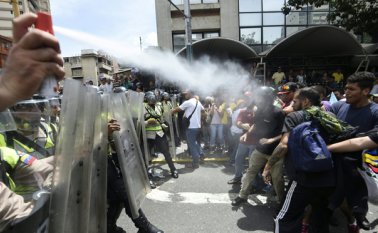 La marcha  de la oposición venezolana terminó en enfrentamientos. AFP