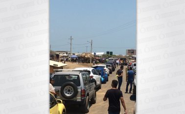 Desde las 5:00 de la mañana empezaron a llegar los vehículos de varias partes y uno a uno se fueron sumando en la vía hasta quedar puestos como si de verdad se tratará de un trancón. Colprensa