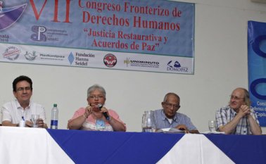 Expertos en el proceso de paz como Imelda Daza, Eduardo Carreño, Sergio de Zubiría, politólogos e investigadores debaten sobre el proceso de paz, en un encuentro académico que culmina hoy a las 5:30 p.m., y se realiza en el hotel Tonchalá.
 Mario Caicedo