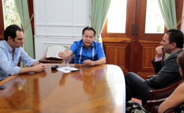 Gobernación y Centrales Eléctricas avaluaron los campos a atender entre 2016 y 2019. (De izquierda a derecha) José Miguel González, gerente de Cens; el gobernador William Villamizar y Jorge Londoño de la Cuesta, gerente de EPM. Cortesía