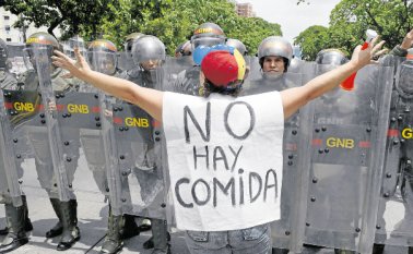 En abril, el desplome en la producción mensual de alimentos fue del 21,8%. La Opinión