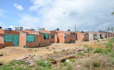 23 casas de la calle 30 fueron invadidas en diciembre pasado. Las viviendas estaban a medio construir. Rodrigo Sandoval