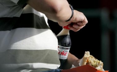 Hay fábricas de Coca-Cola en la capital venezolana, Valencia, Maracaibo y Barcelona, además de 33 centros de distribución.  Colprensa