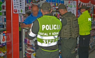 Al menos 42 locales fueron inspeccionados por las autoridades en la operación. Edinsson Figueroa