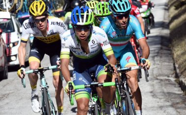 Chaves (Orica) y el holandés Steven Kruilswijk (Lotto), librarán una dura batalla por la camiseta rosa del Giro de Italia 2016. Cortesía | Orica Greenedge