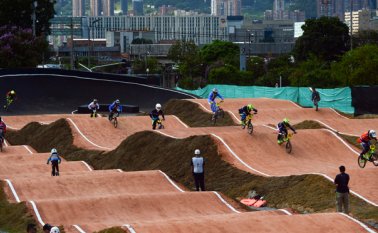 El campeonato mundial de Medellín tendrá en competencia a deportistas de 40 países que pelearán por los títulos en la pista Antonio Roldán Betancur. AFP