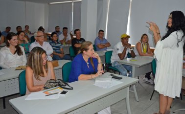 Ángela Usese Márquez, directora de Moda de Acicam, capacitó a los empresarios de calzado de Norte de Santander, con el fin de actualizar temas relacionados con las tendencias de la moda para el segundo semestre de 2016. Edinsson Figueroa