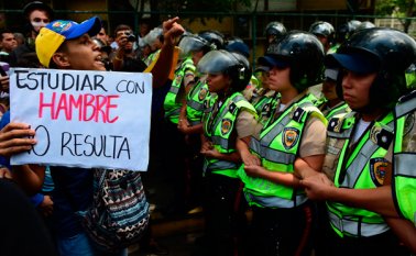 En los alrededores del claustro de la Universidad Central del Venezuela (UCV) fueron desplegados medio millar de policías antimotines AFP