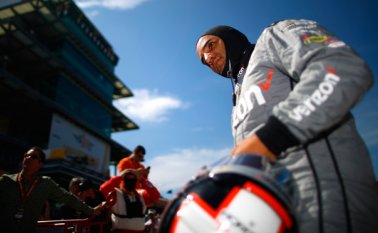 El piloto del equipo Penske salió ileso tras el choque. AFP