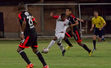 El Cúcuta Deportivo venció 2-0 al América y queda en la quinta posición del Torneo Águila con 24 puntos en los 16 partidos correspondientes a la fase de ida del certamen. Alfredo Estévez