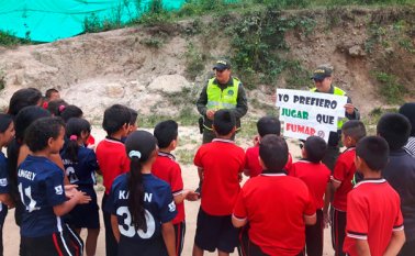 Charlas pedagógicas sobre la toma de decisiones acertadas son parte de las campañas de la Policía. Policía Nacional