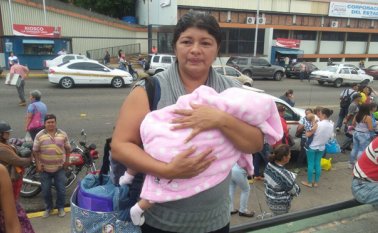 Los profesionales de la salud alertaron a las madres sobre los riesgos que corren los niños cuando son alimentados con leche de cabra y oveja. Eilyn Cardozo