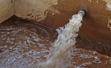 La única planta que les bombeaba agua a las 400 familias de Guaramito salió del servicio y ahora no cuentan con el líquido para su consumo. Mario Caicedo