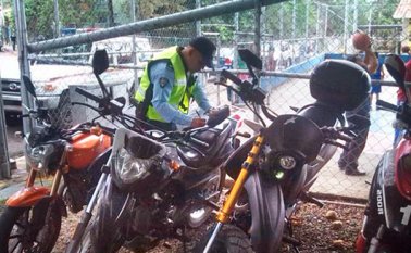 Las graves denuncias contra los policías están en investigación. Twitter