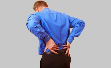 Si el dolor persiste después de tres meses y en lugar de mejorar, empeora con el descanso, podemos estar ante un caso de espondilitis anquilosante (EA). Internet