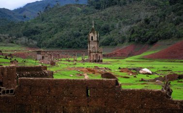 A 1.185 metros sobre el nivel del mar, en el descampado donde alguna vez existió Potosí, se avistan hoy la fachada de una Iglesia. AFP