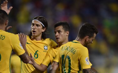 Brasil hizo las pases con el gol y suma 4 unidades. AFP