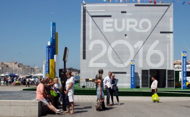 Centro de reunión de la Eurocopa de 2016 en Marsella, Francia.  AP