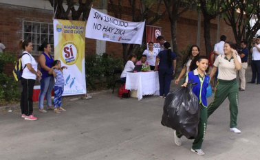 Tras cuatro meses de trabajo en los colegios, los criaderos del zancudo transmisor del zika fueron erradicados por completo, al igual que en las casas cercanas a los planteles. Obando