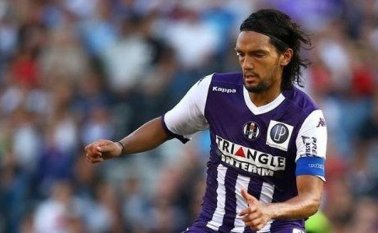 Abel Aguilar reforzará al equipo en los próximos dos años. Archivo