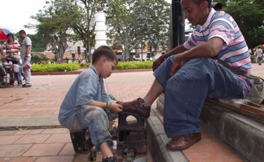 Un informe del Observatorio Laboral de la Universidad del Rosario de Bogotá, 1.018.000 menores trabajan en Colombia, lo que supone el 9,1% de la tasa nacional de empleados. Archivo