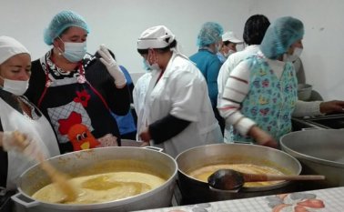 Las damas dieron los primeros pasos para la elaboración de mermeladas con frutas que se producen en la región. Roberto Ospino