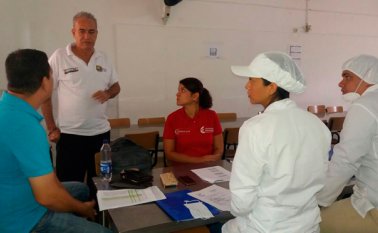 El secretario de Bienestar Social, Telésforo Blanco (segundo de derecha a izquierda), con delegados del Ministerio de Educación. Orlando Carvajal