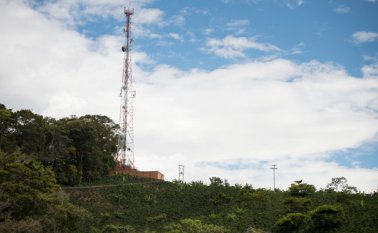 La antena que quedó fuera de servicio se ubica en un sector estratégico para las comunicaciones llamado la Cumbre del Totumo.  Juan Pablo Bayona
